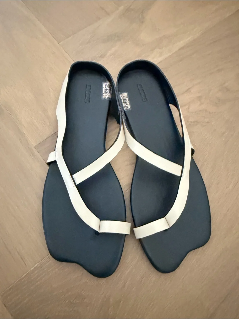 ALOHAS Dawn leather toe loop slides sandals size 12 Like New
